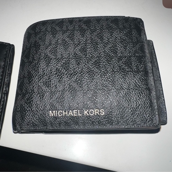 Michael Kors Black Textured Card Holder - Picture 1 of 10